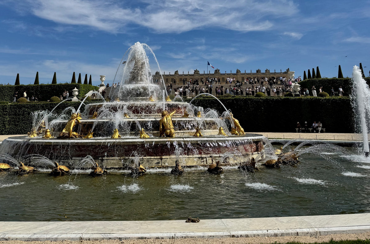 The Latona Fountain in full flow, with the palace behind